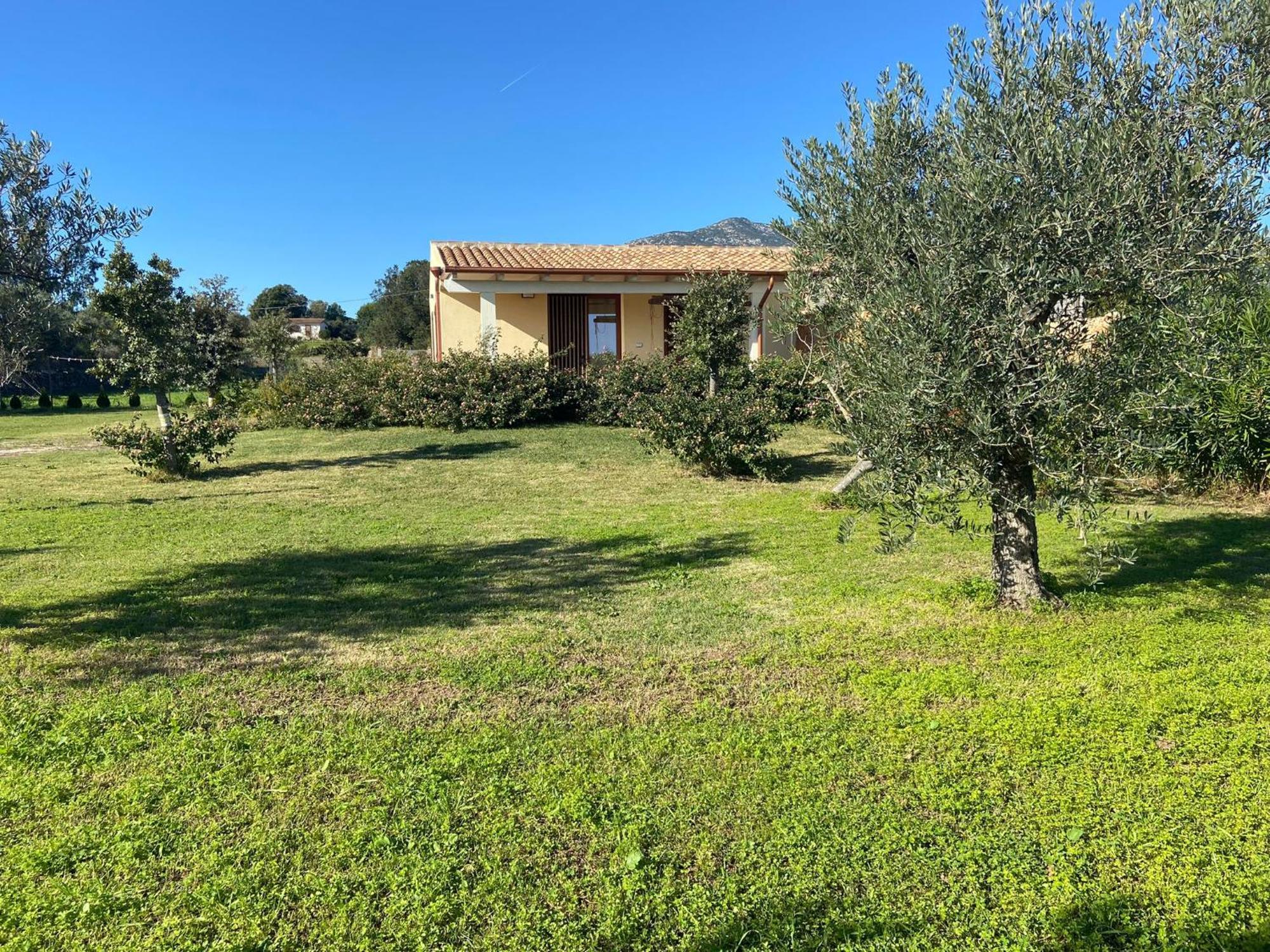 אורוסיי Villa Aratha מראה חיצוני תמונה